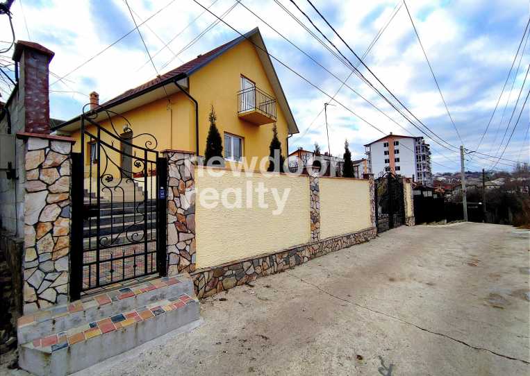 House - 3 bedrooms